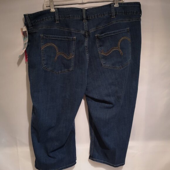 NWT Riders by Lee Ladies Size 24W Mid Rise Capri Length Jeans - Picture 2 of 10